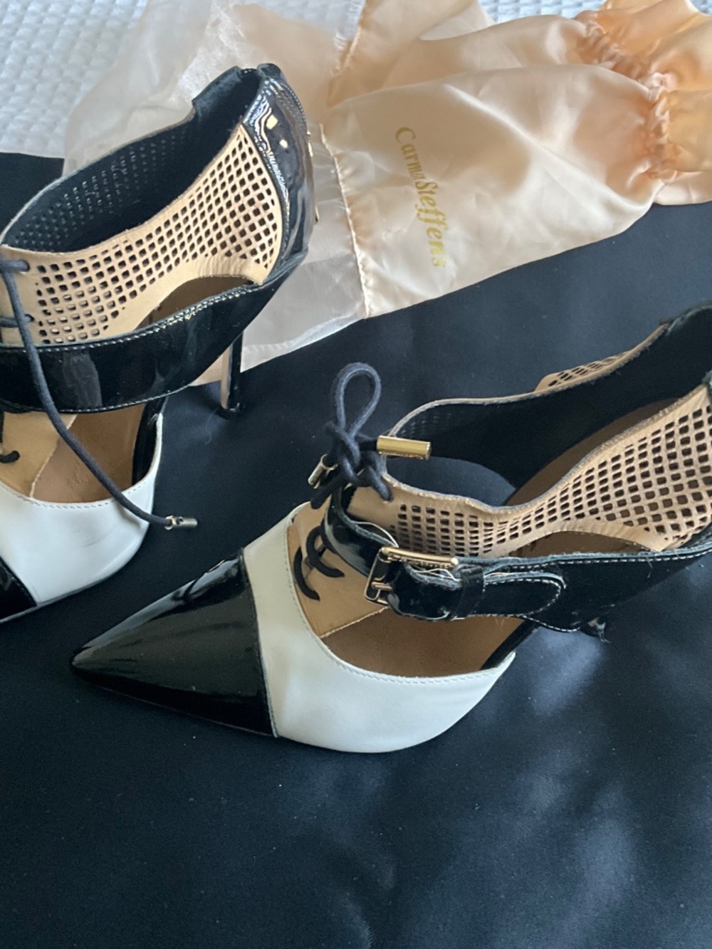 Carmen Steffens Vintage-Inspired Heels - Picture 3 of 9